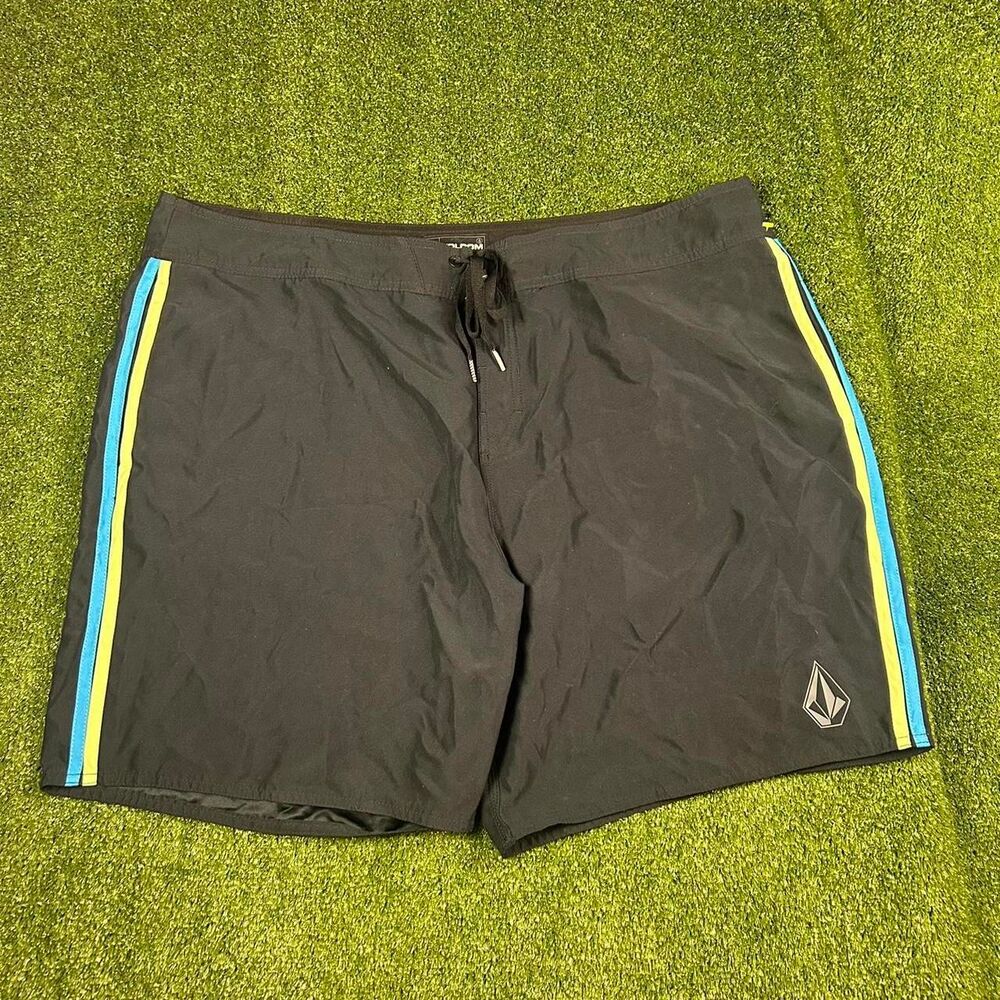 Volcom Men's Black and Grey Shorts